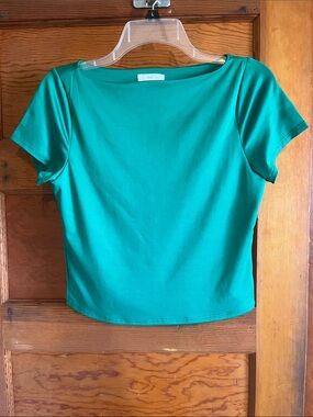 Women’s Boatneck Short Sleeve Top in Emerald Green
